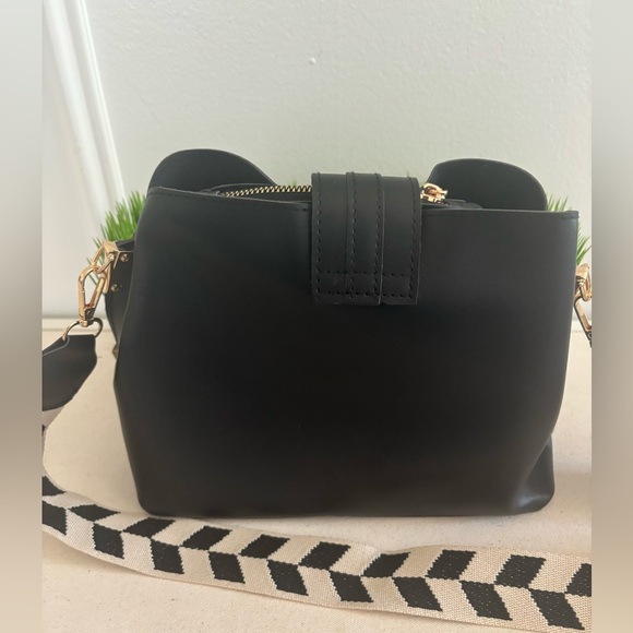 Women Fashion NWOT Black Shoulder Crossbody Bag - Picture 4 of 10